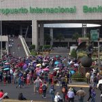 Bloqueo en el AICM afecta vuelos y miles de pasajeros Bloqueo en el AICM afecta vuelos y miles de pasajeros