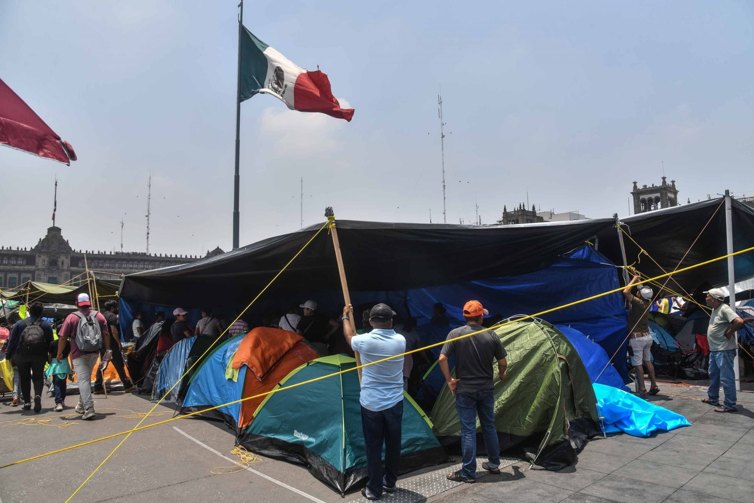 CNTE vs. Gobierno: El Conflicto Magisterial Regresa CNTE vs. Gobierno: El Conflicto Magisterial Regresa