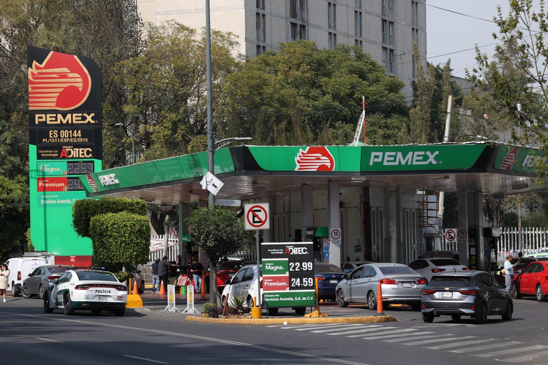 “Déficit de Gasolineras en México: Un Reto por Cubrir” "Déficit de Gasolineras en México: Un Reto por Cubrir"