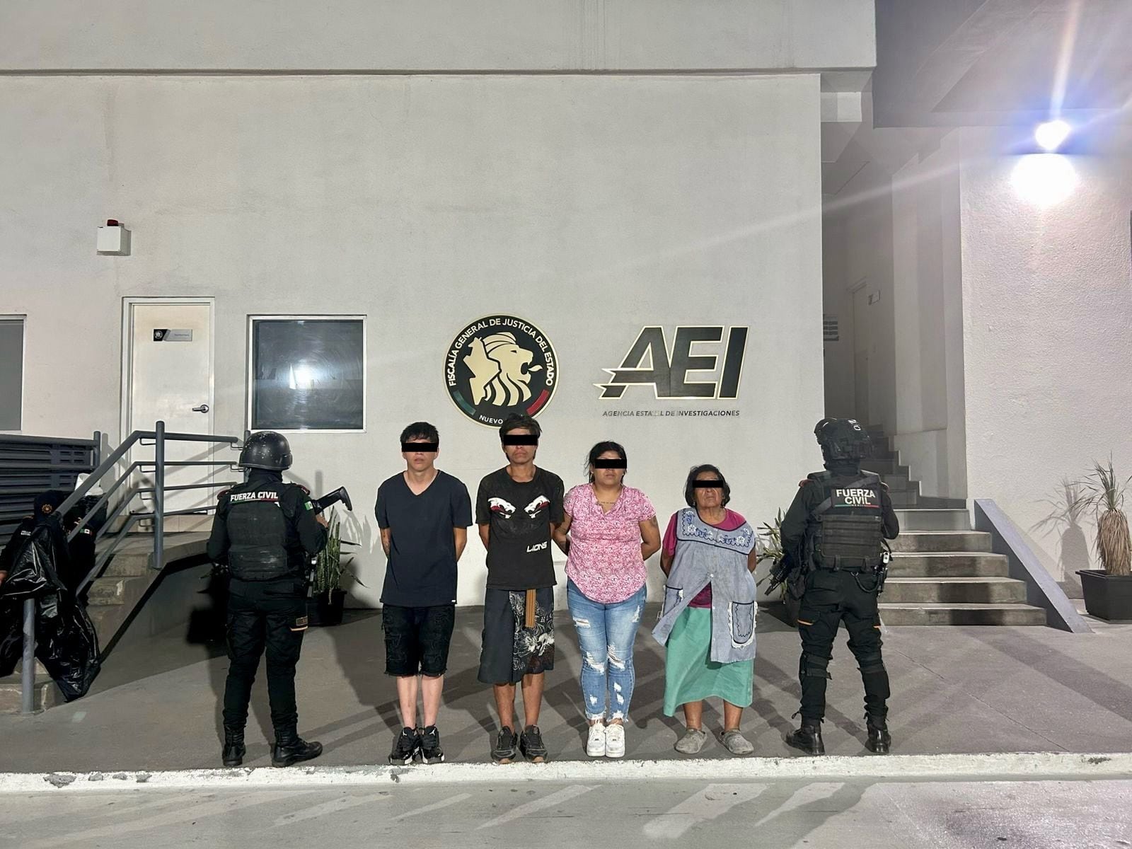 Detienen a 13 Presuntos Integrantes de Célula Delictiva en Monterrey Detienen a 13 Presuntos Integrantes de Célula Delictiva en Monterrey