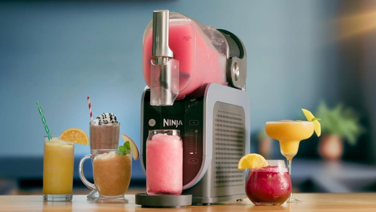 El título corto y conciso para tu blog podría ser: 
“Bebidas heladas en casa con Ninja SLUSHi” El título corto y conciso para tu blog podría ser: 
"Bebidas heladas en casa con Ninja SLUSHi"