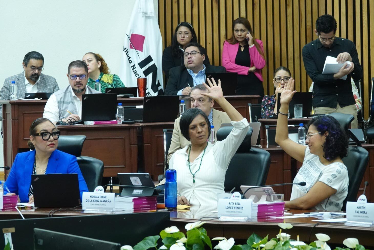 “INE Investiga Las Denuncias de ‘Acordeones’ en Elecciones Judiciales” "INE Investiga Las Denuncias de 'Acordeones' en Elecciones Judiciales"