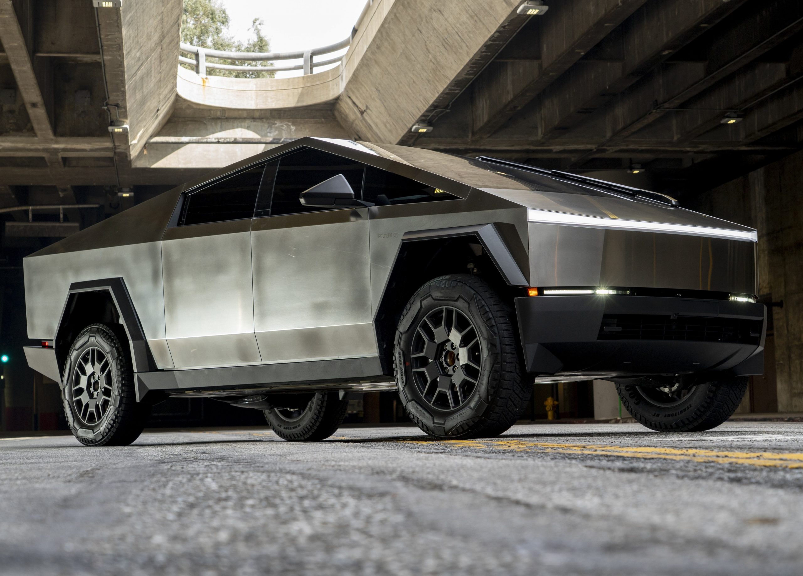 “Jalisco Estrena Cybertrucks para Combatir el Crimen” "Jalisco Estrena Cybertrucks para Combatir el Crimen"