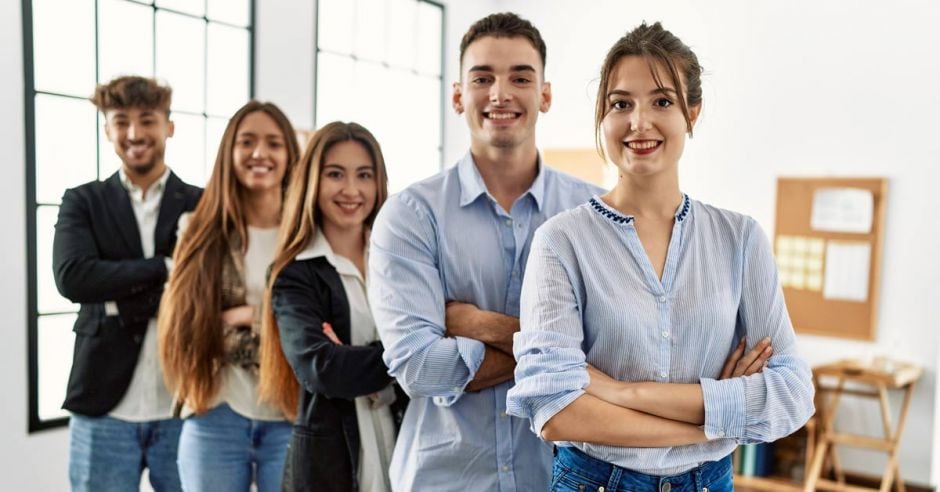 Juventud y emprendimiento: camino hacia un futuro posible Juventud y emprendimiento: camino hacia un futuro posible