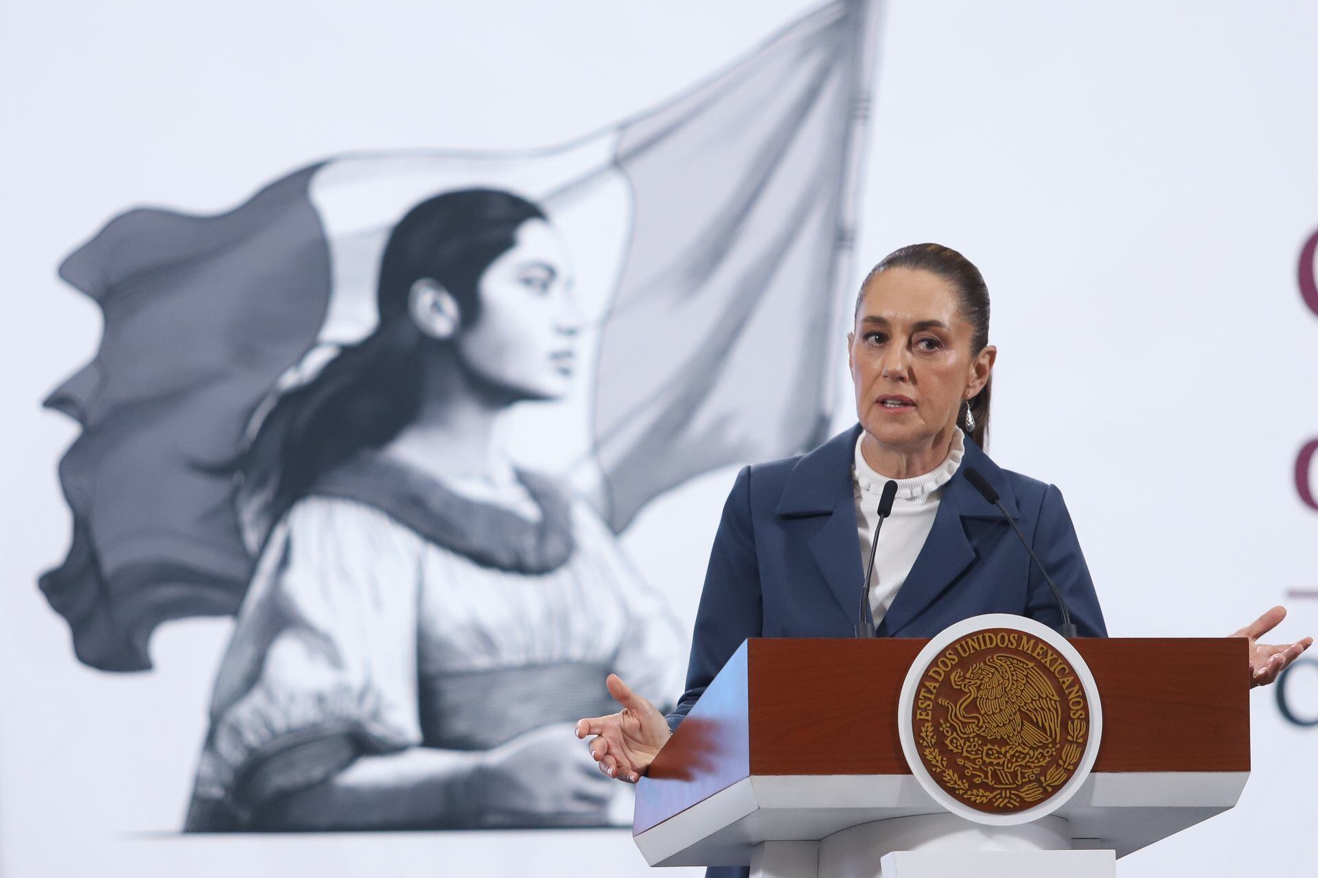 “La Política de las Máscaras y el Desencanto Mexicano” "La Política de las Máscaras y el Desencanto Mexicano"