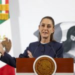 "Sheinbaum: Aprobación en Baja y Creciente Preocupación por Corrupción"