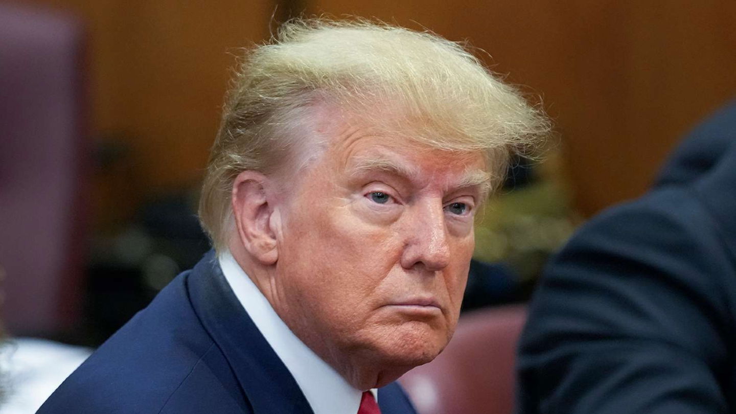 Trump amenaza a Apple con aranceles del 25%