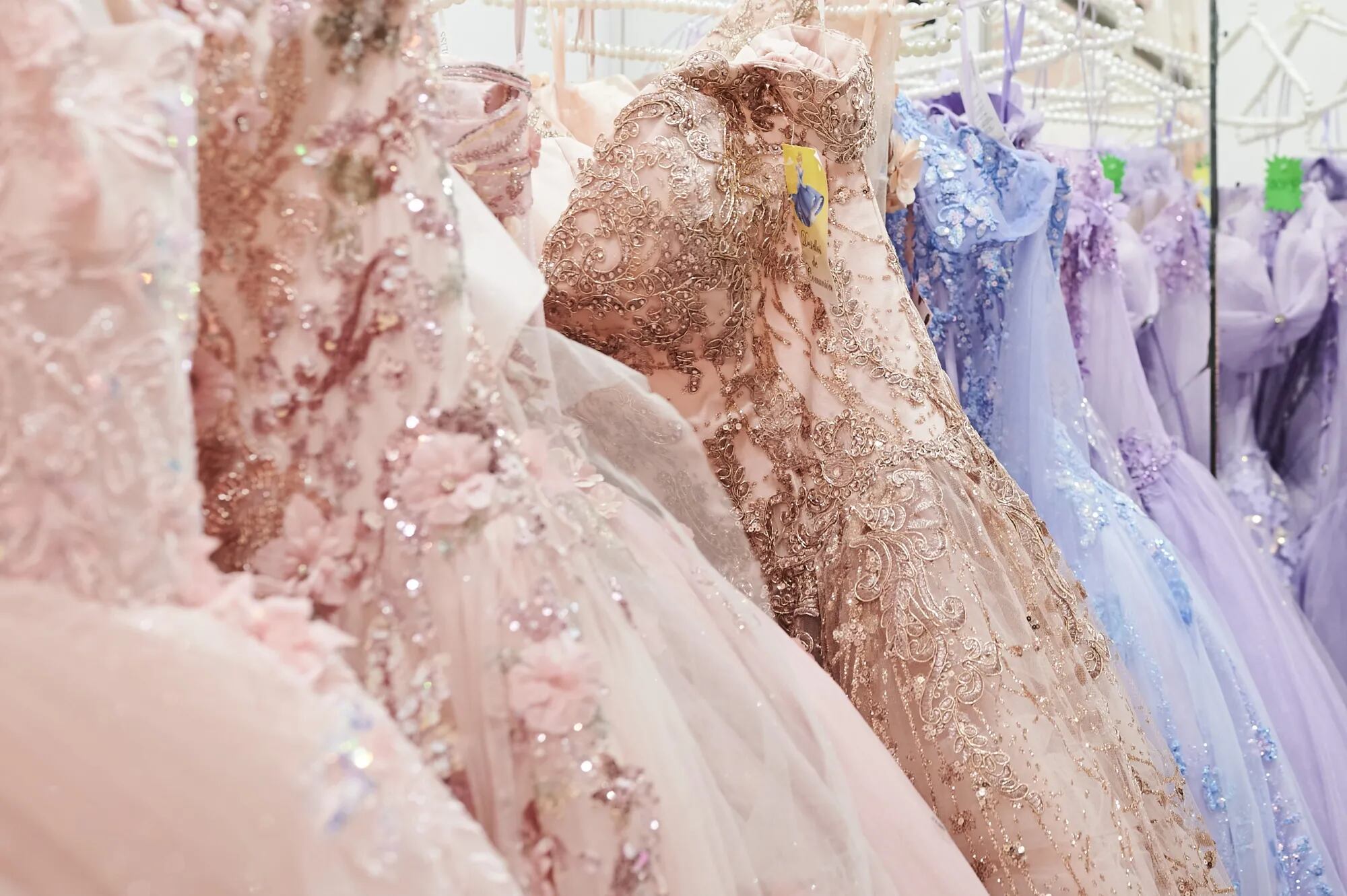 Vestidos chinos amenazan la industria textil mexicana Vestidos chinos amenazan la industria textil mexicana