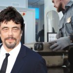 “Benicio del Toro: Humor y Susto con la TSA por Guion de Wes Anderson” "Benicio del Toro: Humor y Susto con la TSA por Guion de Wes Anderson"