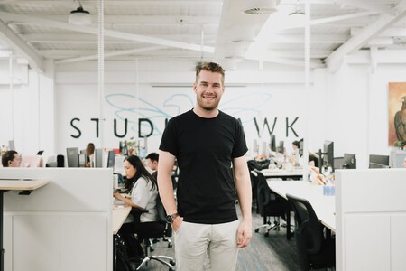 “De Sin Hogar a Empresario del Año: El Éxito de Harry Sanders” "De Sin Hogar a Empresario del Año: El Éxito de Harry Sanders"