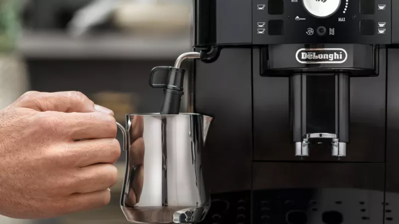 “De’Longhi Magnifica S: La Revolución del Café en Casa” "De'Longhi Magnifica S: La Revolución del Café en Casa"