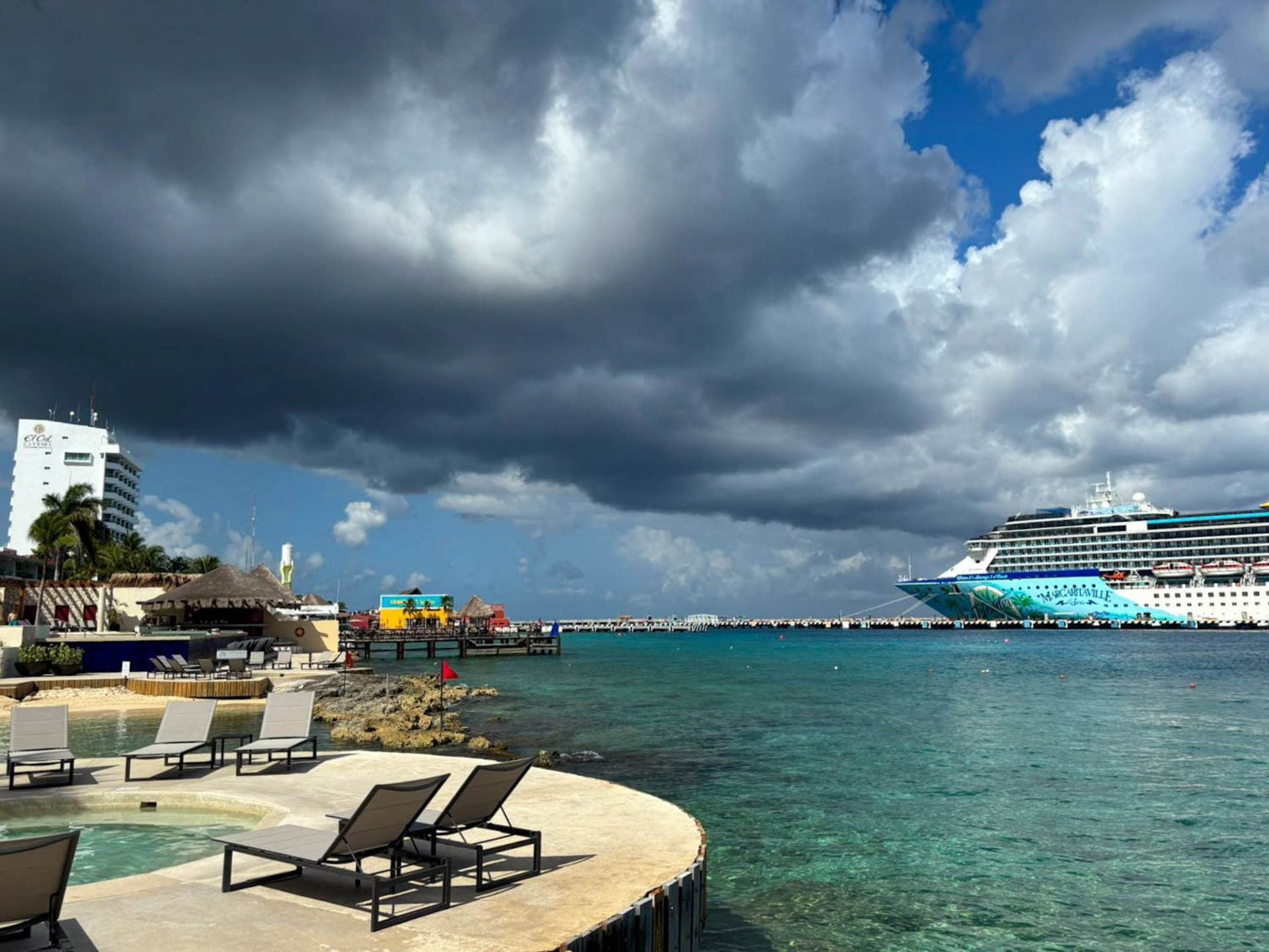 “Desafíos y Oportunidades del Turismo en un Contexto Económico Estancado” "Desafíos y Oportunidades del Turismo en un Contexto Económico Estancado"