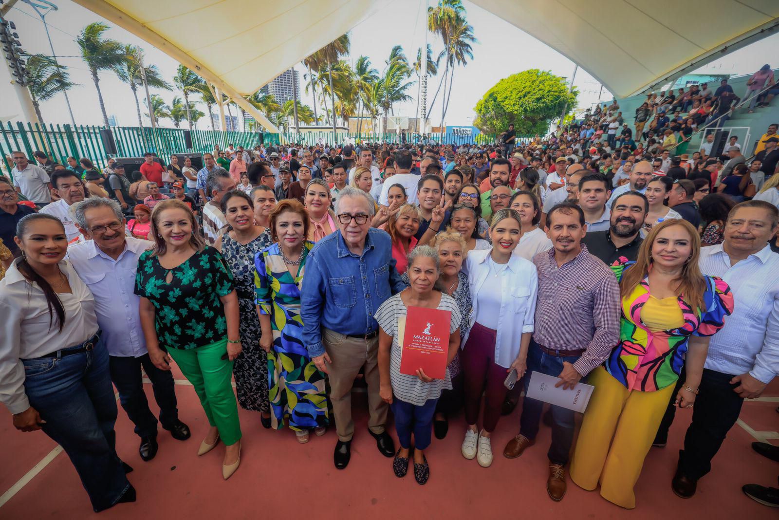 “Entregan Más de 20,000 Escrituras en Sinaloa” "Entregan Más de 20,000 Escrituras en Sinaloa"