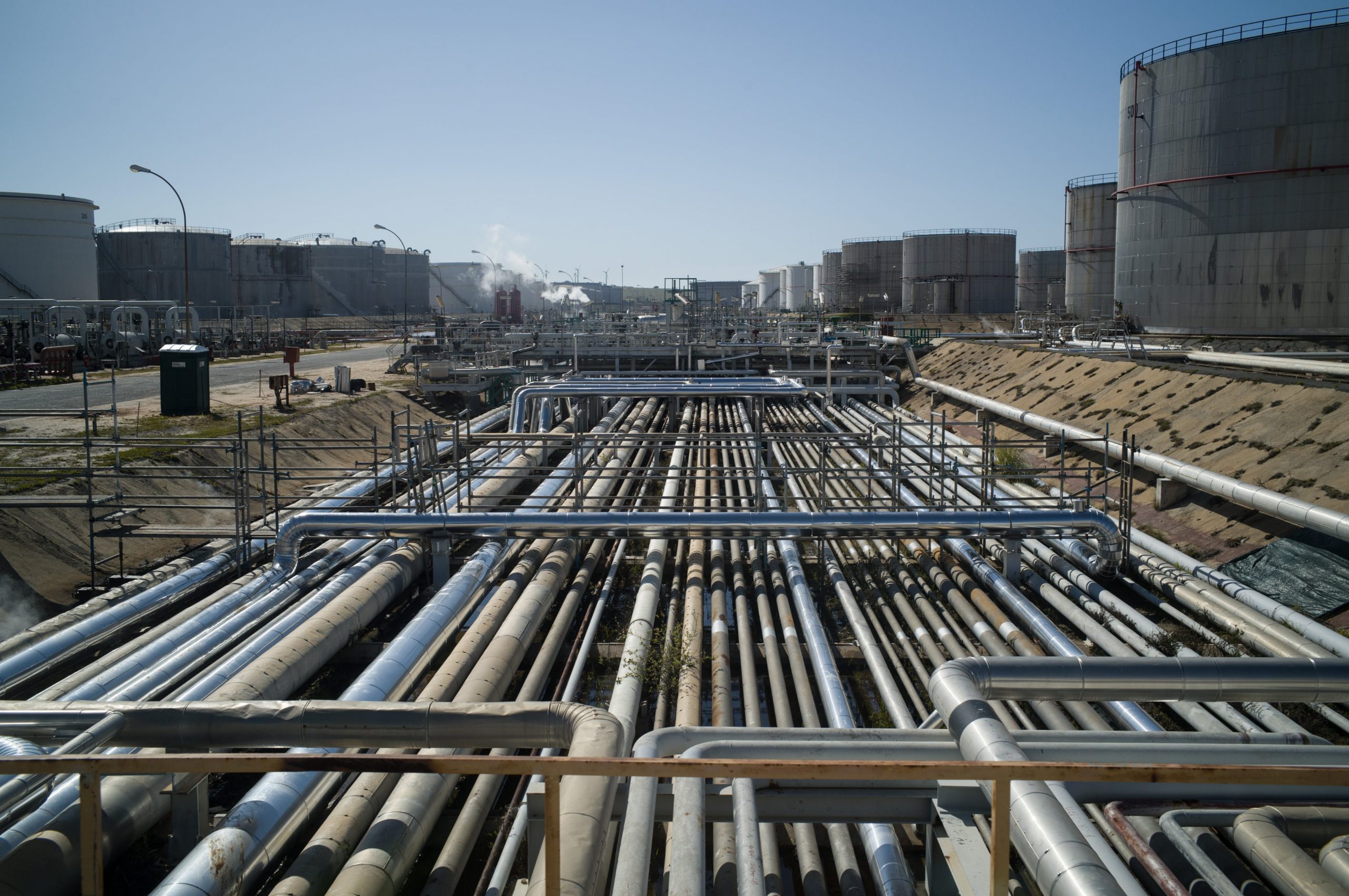 “Escalada de Conflicto: Impacto del Ataque Israelí en el Mercado Petrolero” "Escalada de Conflicto: Impacto del Ataque Israelí en el Mercado Petrolero"