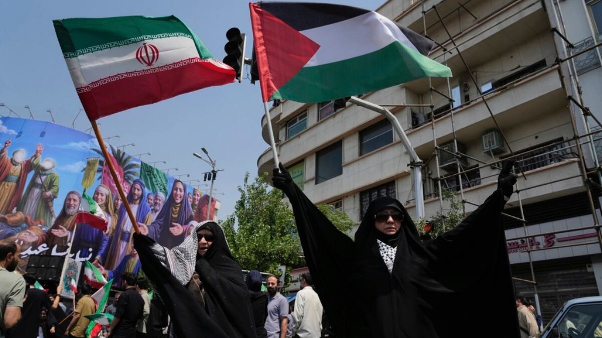 “Israel Intensifica Ataques contra Irán” "Israel Intensifica Ataques contra Irán"