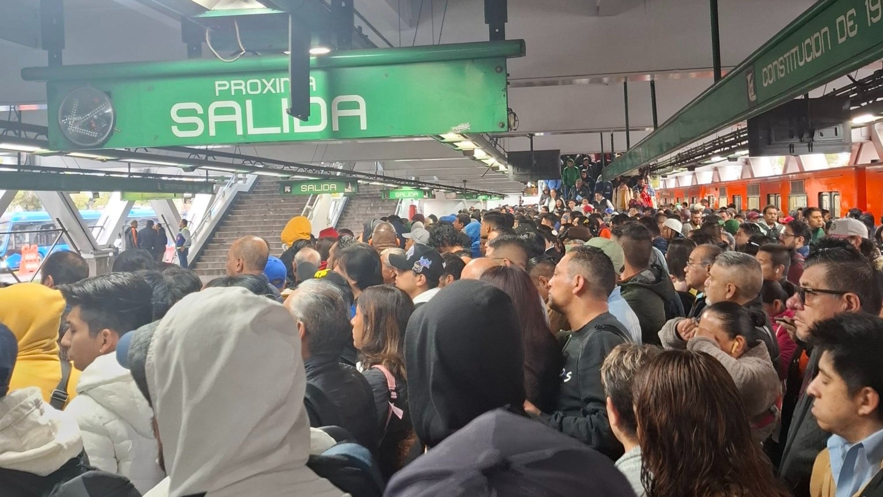 Retrasos y Afluencia Alta en el Metro CDMX: Sal con Anticipación Retrasos y Afluencia Alta en el Metro CDMX: Sal con Anticipación