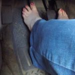 Riesgos de Conducir con Chanclas o Descalzo en México Riesgos de Conducir con Chanclas o Descalzo en México