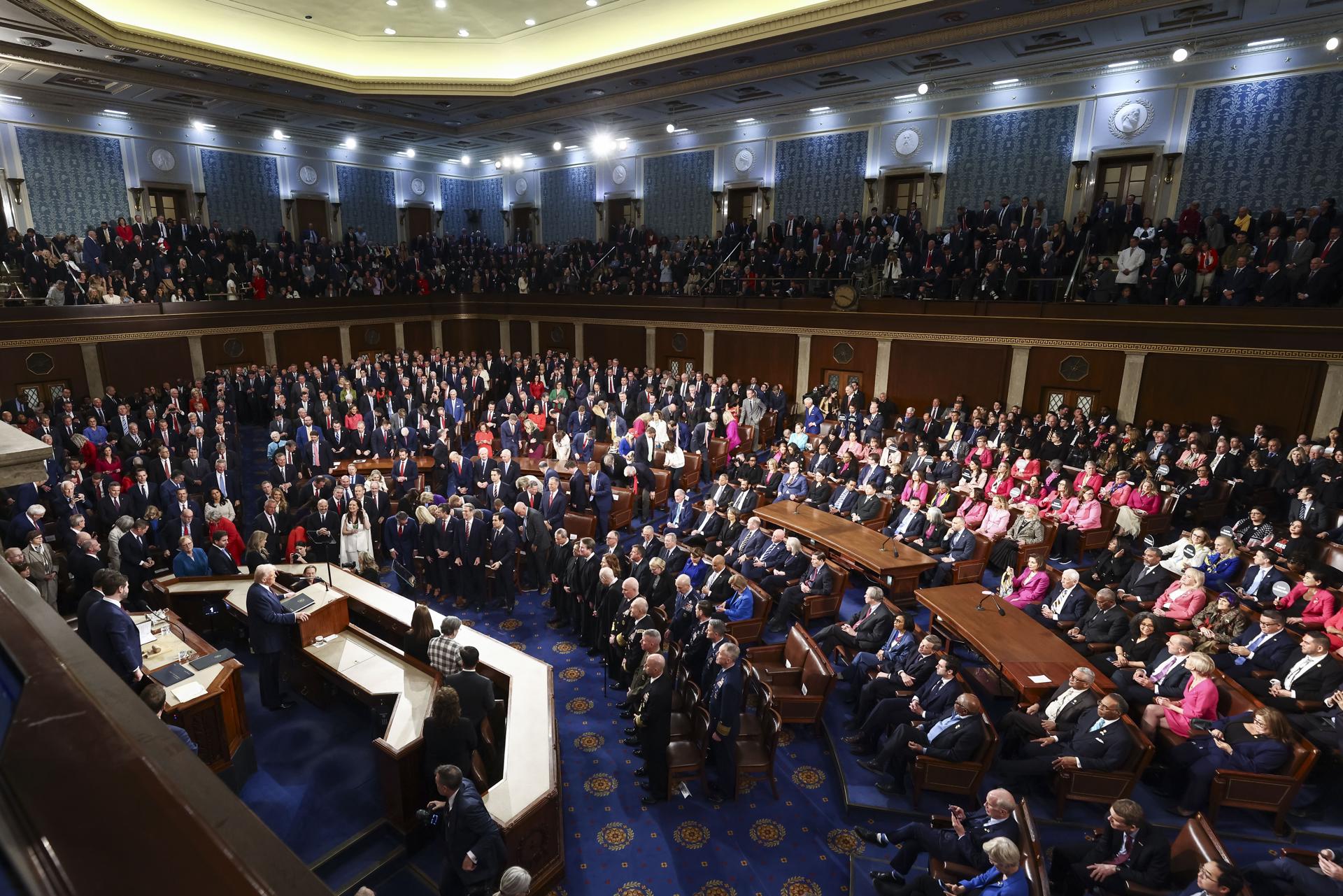 Senado de EE.UU. ajusta plan fiscal de Trump: incierto futuro legislativo Senado de EE.UU. ajusta plan fiscal de Trump: incierto futuro legislativo