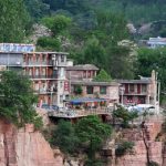 “Túnel de Guoliang: Ingenio y Valentía en el Acantilado” "Túnel de Guoliang: Ingenio y Valentía en el Acantilado"