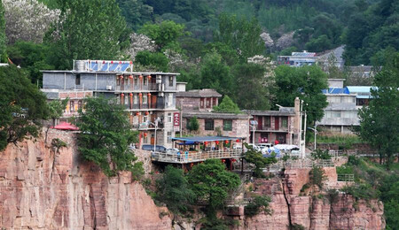 “Túnel de Guoliang: Ingenio y Valentía en el Acantilado” "Túnel de Guoliang: Ingenio y Valentía en el Acantilado"