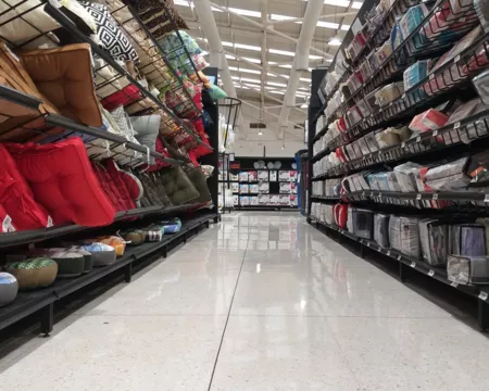 “Walmart vs. Chedraui y Tiendas 3B: Cambio en el Liderazgo Mexicano” "Walmart vs. Chedraui y Tiendas 3B: Cambio en el Liderazgo Mexicano"