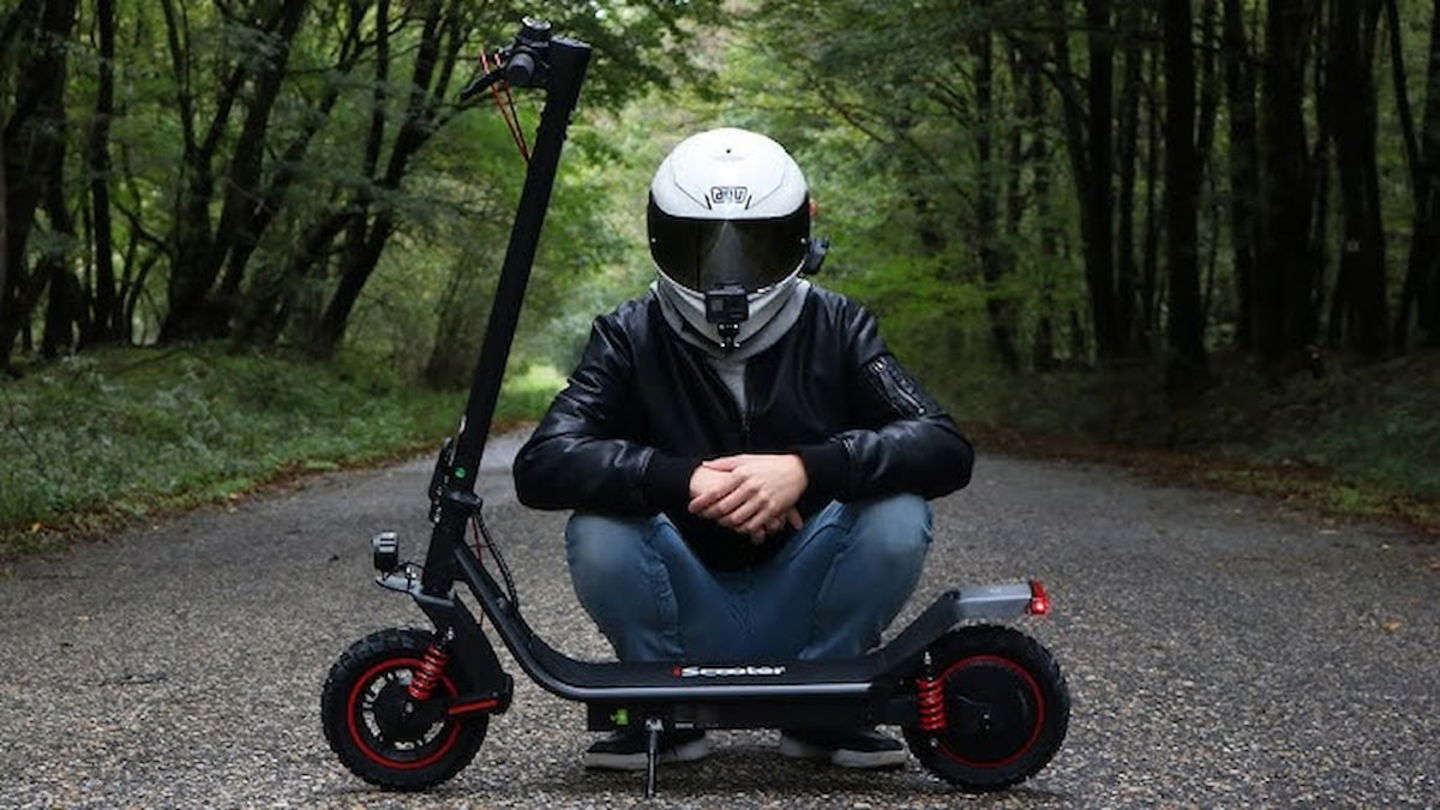 Este es uno de los mejores patinetes eléctricos de iScooter y tiene un gran descuento en AliExpress