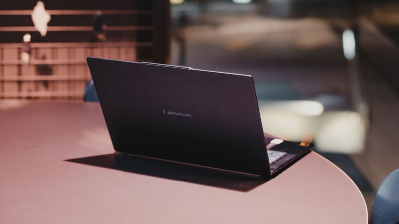 Potencia Ligera: Lenovo Yoga Slim 7X en Oferta