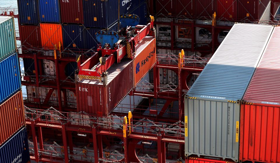 Tensión Comercial entre la UE y EE. UU.: Preparativos ante Posibles Aranceles Tensión Comercial entre la UE y EE. UU.: Preparativos ante Posibles Aranceles