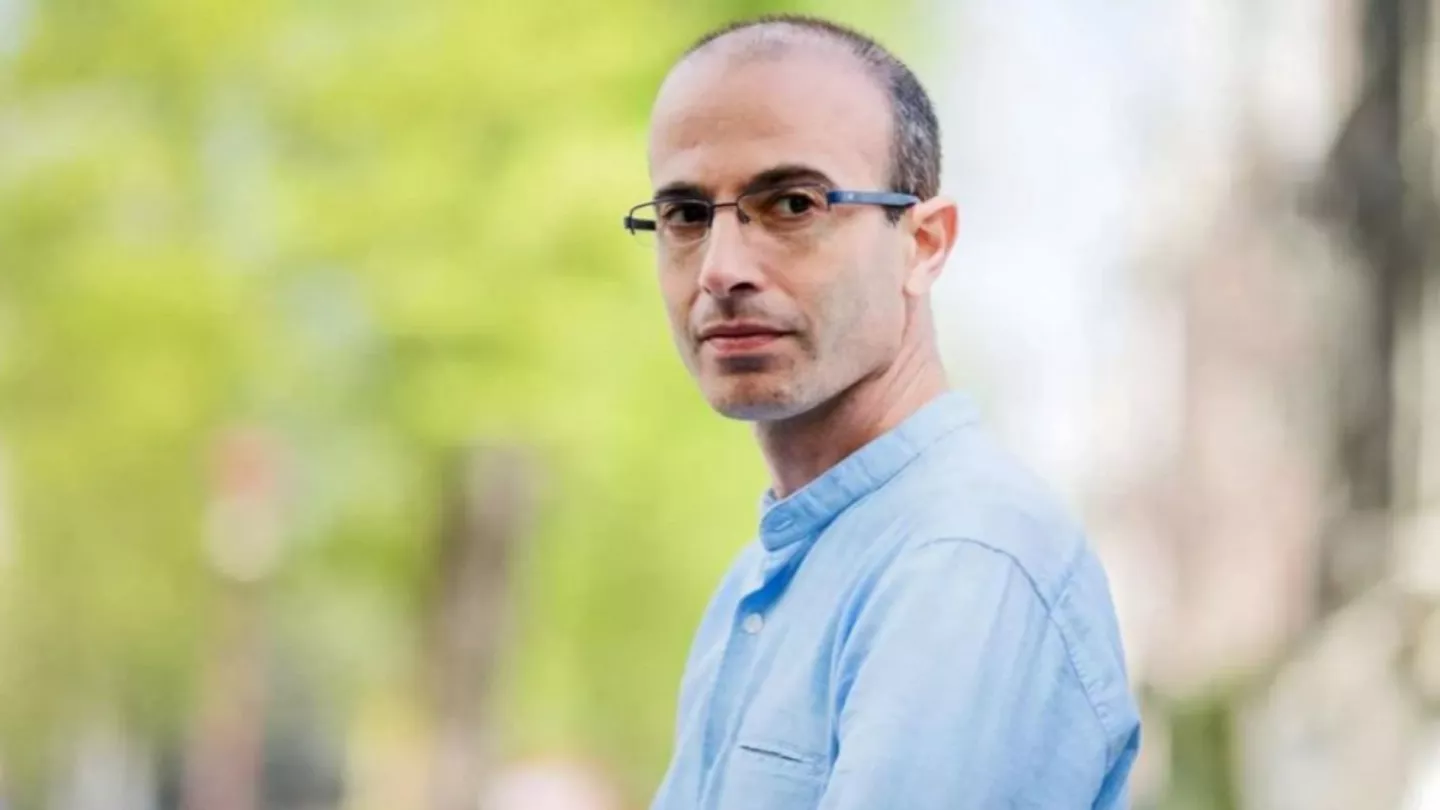 Yuval Noah Harari advierte sobre el peligro de IA con conciencia simulada Yuval Noah Harari advierte sobre el peligro de IA con conciencia simulada